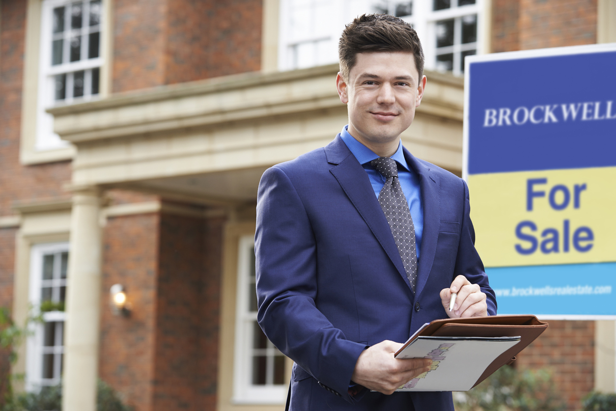Letting negotiator speaking with client in office environment